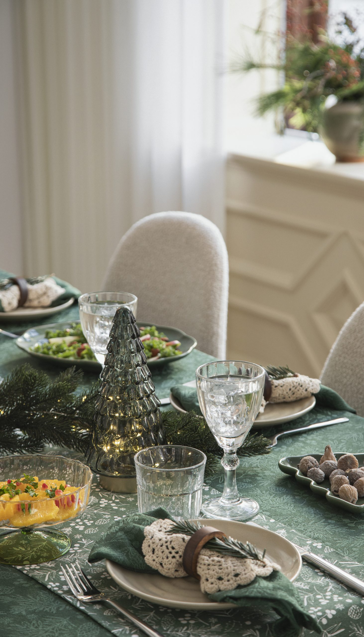 Christmas in every nook: Sparkling novelties for this year’s Christmas table and Christmas tree thumbnail