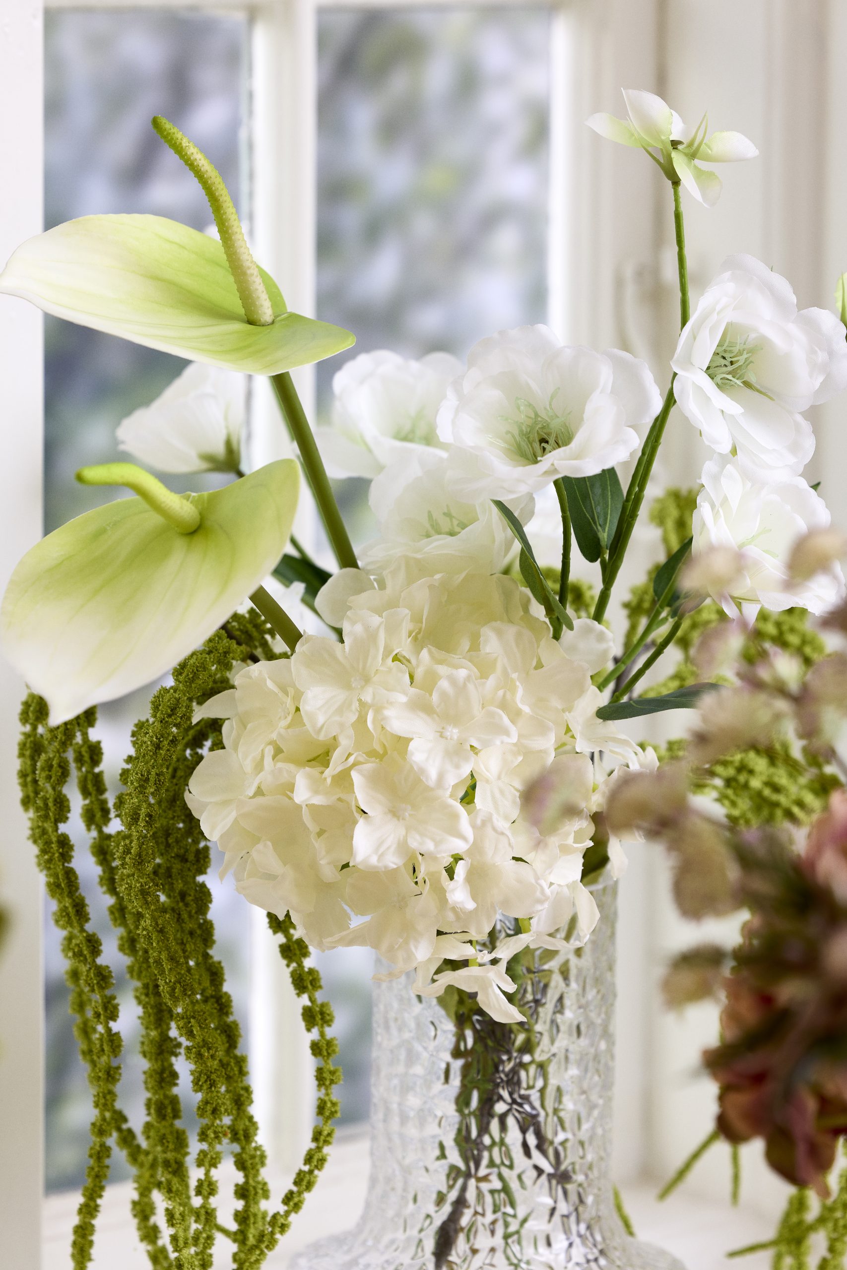 New selection of lifelike artificial flowers: Join the trend without spending a fortune thumbnail